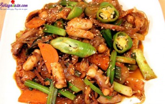 Hướng dẫn làm bạch tuộc xào cay kiểu Hàn ngon tuyệt