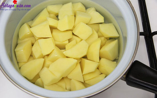 Hướng dẫn làm bánh cá hồi với khoai tây nghiền ngon miễn chê