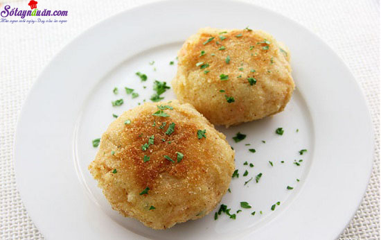 Hướng dẫn làm bánh cá hồi với khoai tây nghiền ngon miễn chê