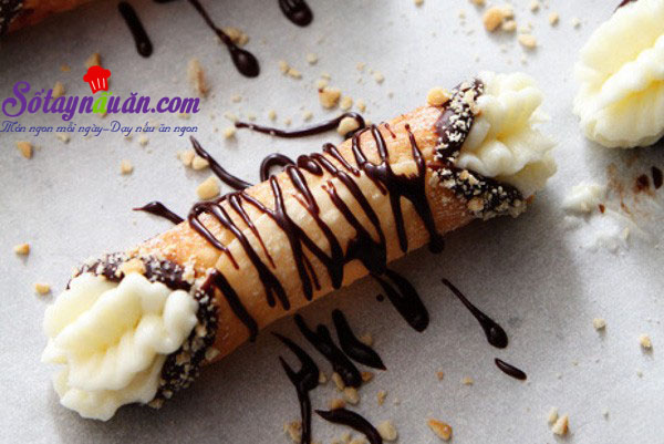 Hướng dẫn làm bánh cannoli truyền thống của Ý siêu ngon