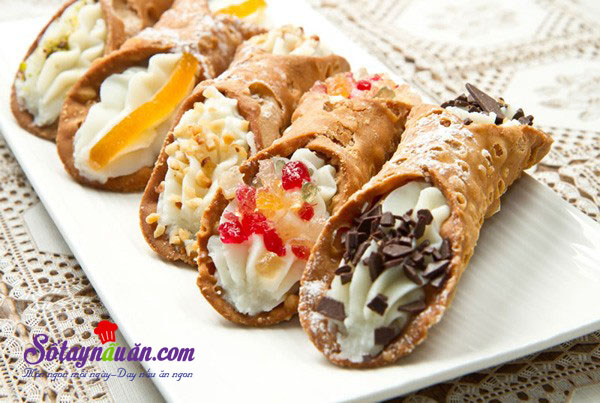 Hướng dẫn làm bánh cannoli truyền thống của Ý siêu ngon