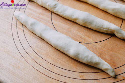 Hướng dẫn làm bánh mì cuộn xúc xích nướng cho bữa sáng