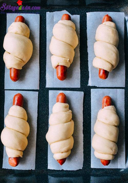 Hướng dẫn làm bánh mì cuộn xúc xích nướng cho bữa sáng