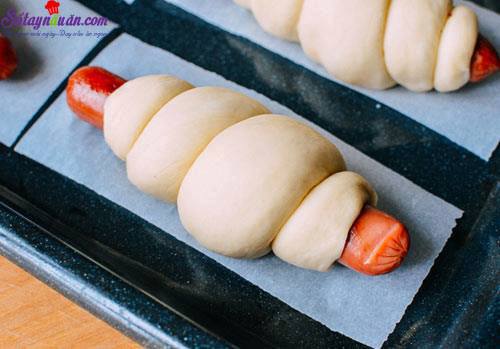 Hướng dẫn làm bánh mì cuộn xúc xích nướng cho bữa sáng