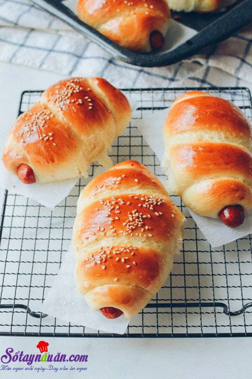 Hướng dẫn làm bánh mì cuộn xúc xích nướng cho bữa sáng