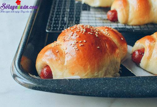 Hướng dẫn làm bánh mì cuộn xúc xích nướng cho bữa sáng