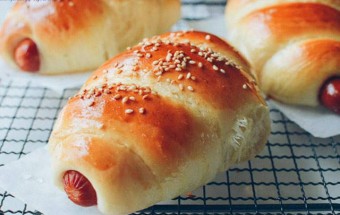 Hướng dẫn làm bánh mì cuộn xúc xích nướng cho bữa sáng