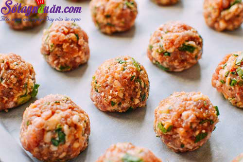 Hướng dẫn làm bánh mì kẹp thịt viên chiên cực ngon