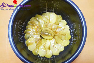 Hướng dẫn làm bánh táo úp ngược bằng nồi cơm điện