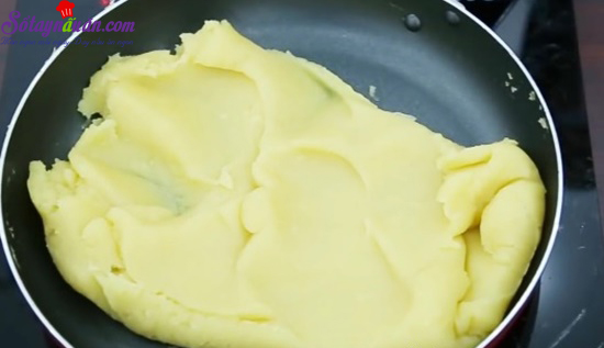 Hướng dẫn làm bánh trôi nước lá nếp ấm bụng ngày đông