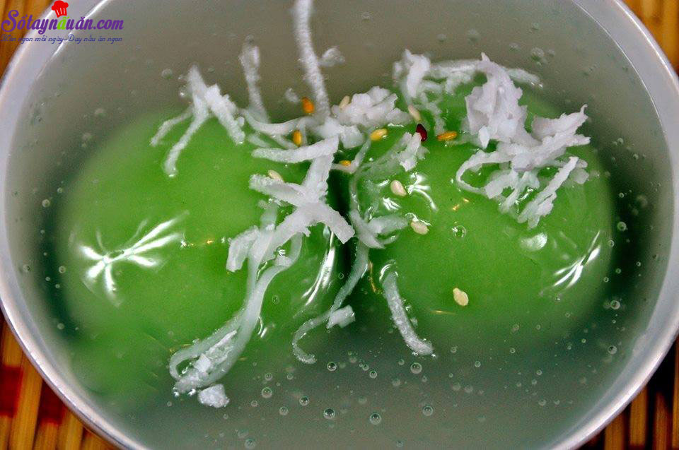 Hướng dẫn làm bánh trôi nước lá nếp ấm bụng ngày đông