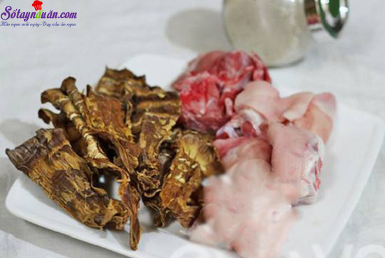 Hướng dẫn làm canh măng khô móng giò ngày tết