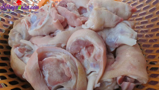 Hướng dẫn làm canh măng khô móng giò ngày tết