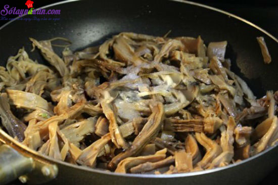 Hướng dẫn làm canh măng khô móng giò ngày tết