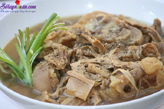 Hướng dẫn làm canh măng khô móng giò ngày tết