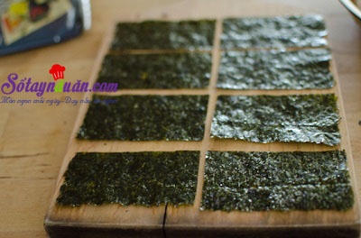 Hướng dẫn làm cơm nắm kim chi cá ngừ ngon tuyệt vời