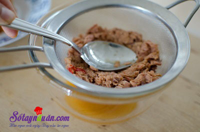 Hướng dẫn làm cơm nắm kim chi cá ngừ ngon tuyệt vời