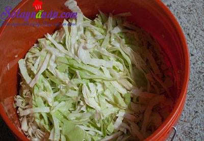 Hướng dẫn làm dưa cải muối kiểu Đức cực dễ mà ngon
