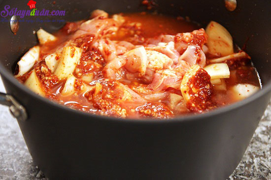 Hướng dẫn làm gà hầm cay kiểu Hàn ngon tuyệt