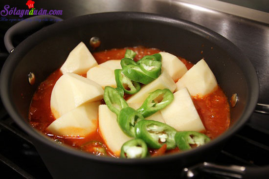 Hướng dẫn làm gà hầm cay kiểu Hàn ngon tuyệt