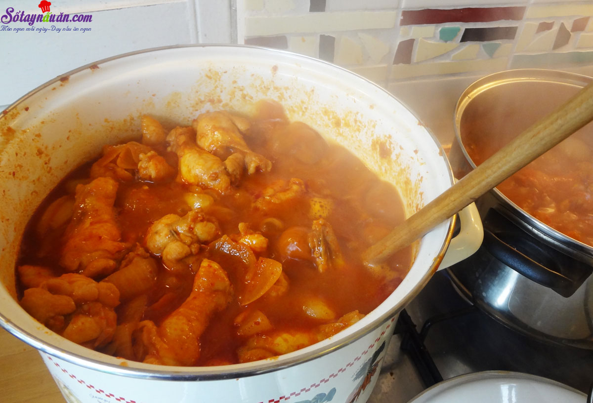 Hướng dẫn làm gà hầm cay kiểu Hàn ngon tuyệt