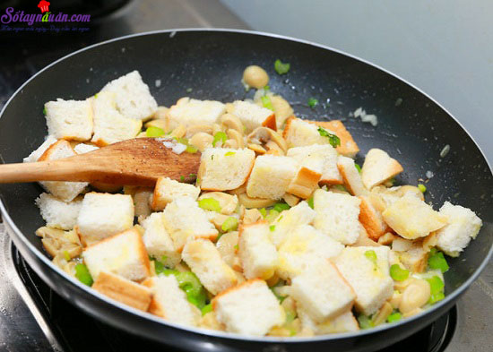 Hướng dẫn làm gà nướng nhồi thập cẩm ngon tuyệt