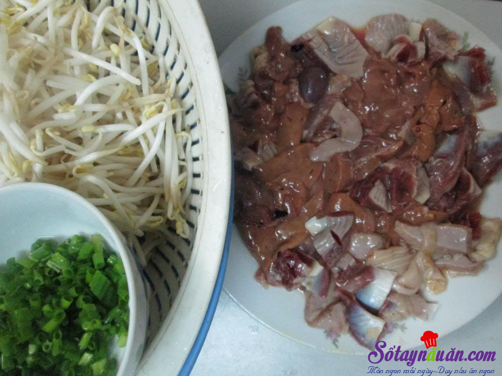 Hướng dẫn làm giá đỗ xào lòng gà cực ngon