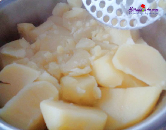 Hướng dẫn làm khoai tây bọc rau củ chiên giòn rụm