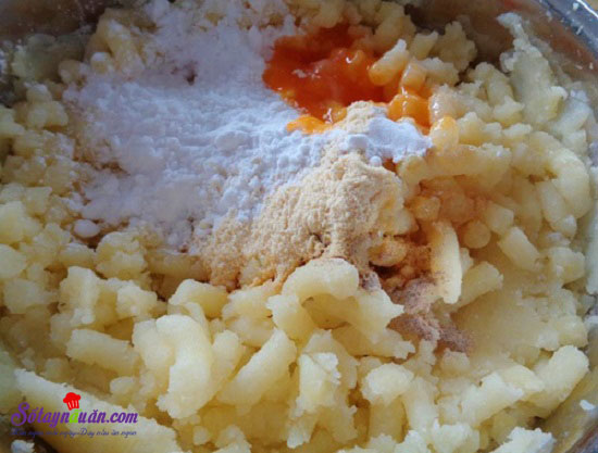 Hướng dẫn làm khoai tây bọc rau củ chiên giòn rụm