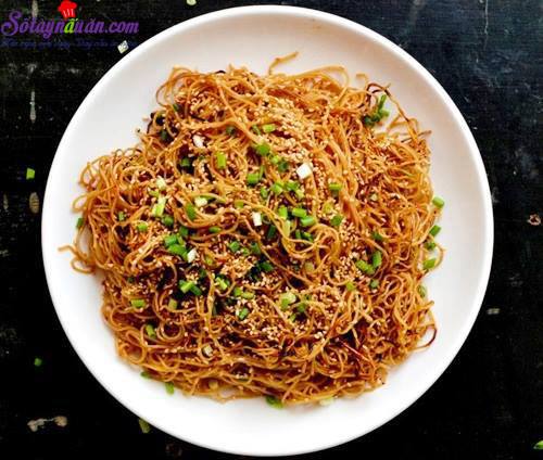 Hướng dẫn làm mì trứng xào ngon hấp dẫn