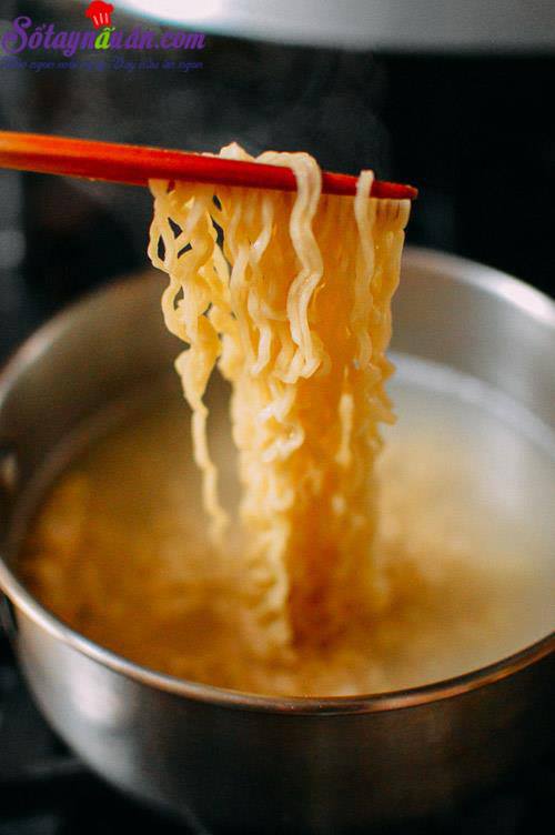 Hướng dẫn làm mì xào thập cẩm ngon hết nức