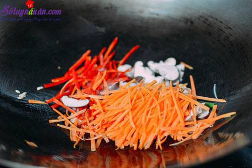 Hướng dẫn làm mì xào thập cẩm ngon hết nức