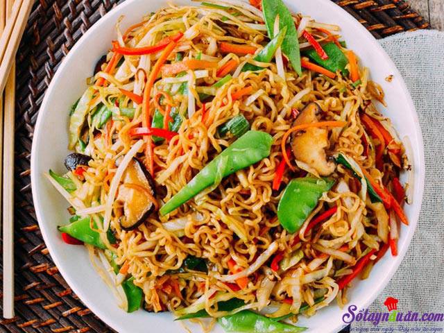 Hướng dẫn làm mì xào thập cẩm ngon hết nức