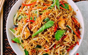 Hướng dẫn làm mì xào thập cẩm ngon hết nức