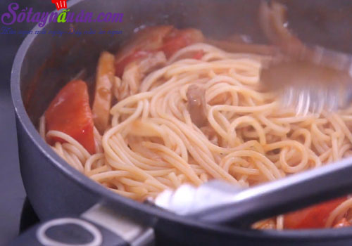 Hướng dẫn làm mì Ý xào thịt gà bổ dưỡng cho bữa sáng