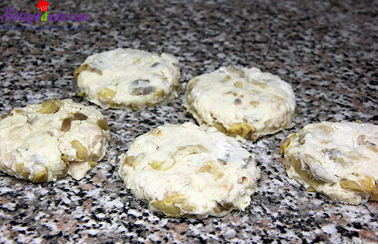 Hướng dẫn làm món chả gà nấm chiên giòn