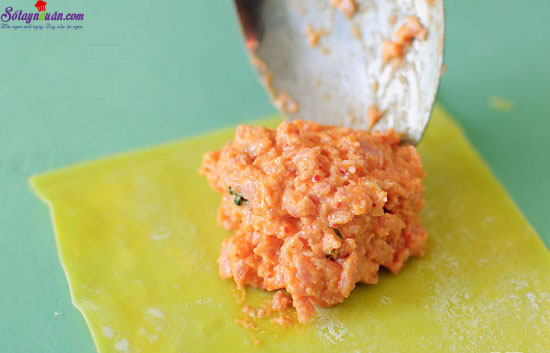 Hướng dẫn làm món hoành thánh kim chi ngon giòn rụm