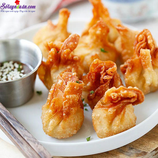 Hướng dẫn làm món hoành thánh kim chi ngon giòn rụm