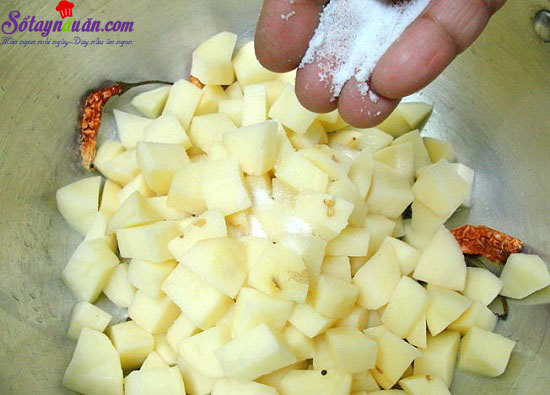 Hướng dẫn làm món khoai tây cay ăn vặt ngày đông