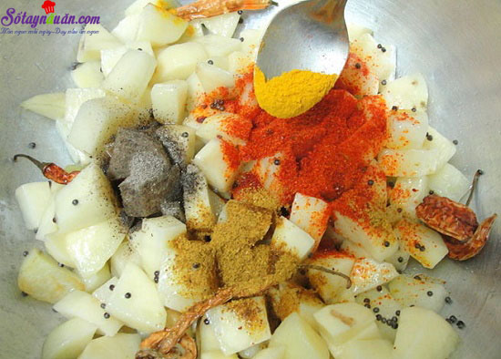 Hướng dẫn làm món khoai tây cay ăn vặt ngày đông
