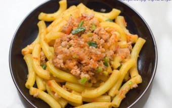 Hướng dẫn làm nui xào thịt heo cực kì hấp dẫn