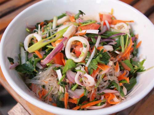 Hướng dẫn làm Salad miến hải sản chua ngọt cho mùa hè
