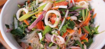 Hướng dẫn làm Salad miến hải sản chua ngọt cho mùa hè