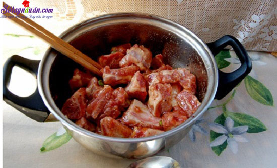 Hướng dẫn làm sườn heo kho vị miền Tây ngon tuyệt