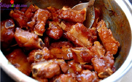 Hướng dẫn làm sườn heo kho vị miền Tây ngon tuyệt