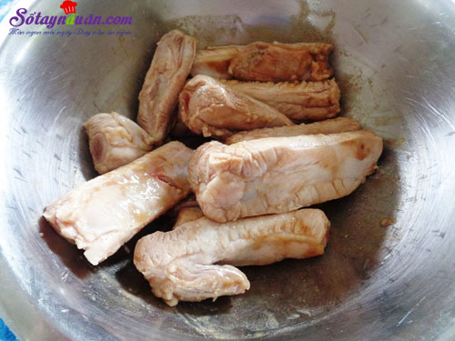 Hướng dẫn làm sườn non rang thính cực ngon lạ miệng