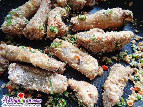 Hướng dẫn làm sườn non rang thính cực ngon lạ miệng