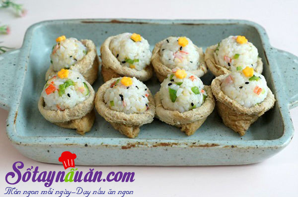 Hướng dẫn làm sushi đậu hũ chiên kiểu Hàn lạ miệng