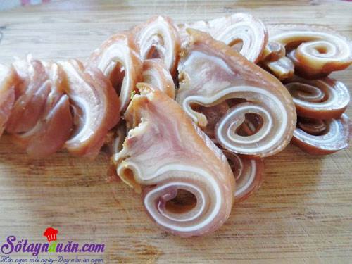 Hướng dẫn làm tai heo ngũ vị cuộn giòn ngon tuyệt hảo