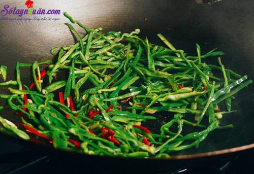 Hướng dẫn làm thịt bò xào ớt ngon đến miếng cuối cùng